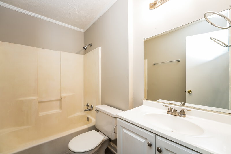 2,800/Mo, 3773 Ferncliff Road Snellville, GA 30039 Bathroom View 2