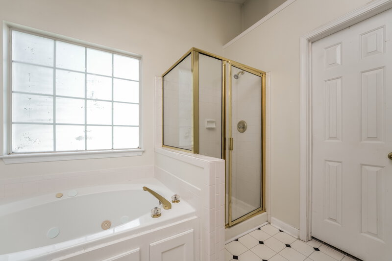 2,140/Mo, 976 Masters Lane Snellville, GA 30078 Main Bathroom View 2
