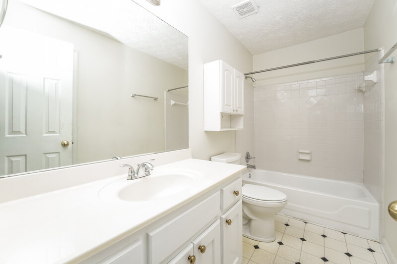 2,140/Mo, 976 Masters Lane Snellville, GA 30078 Bathroom View