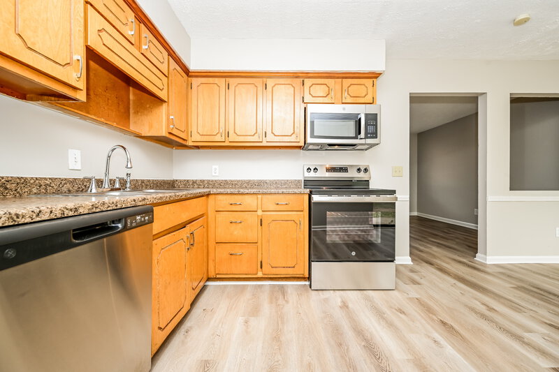 1,485/Mo, 107 Fairview Place Stockbridge, GA 30281 Kitchen View 2