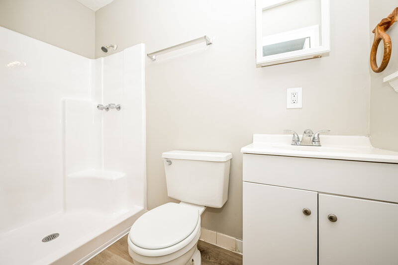 1,485/Mo, 107 Fairview Place Stockbridge, GA 30281 Main Bathroom View