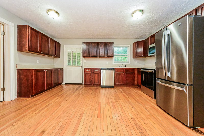 1,860/Mo, 160 Swan Lake Drive Stockbridge, GA 30281 Kitchen View