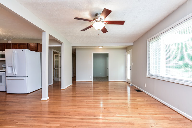 1,810/Mo, 160 Swan Lake Drive Stockbridge, GA 30281 Living Room View 3