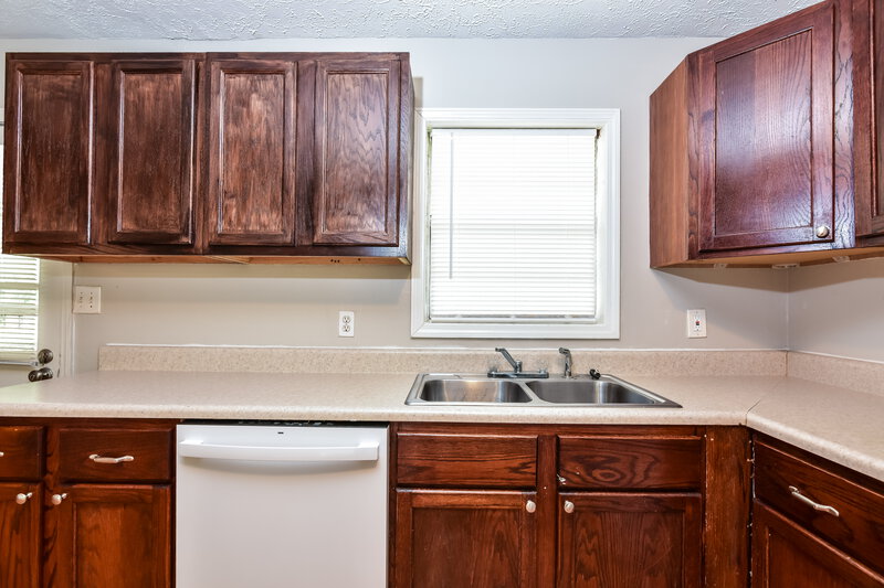 1,810/Mo, 160 Swan Lake Drive Stockbridge, GA 30281 Kitchen View
