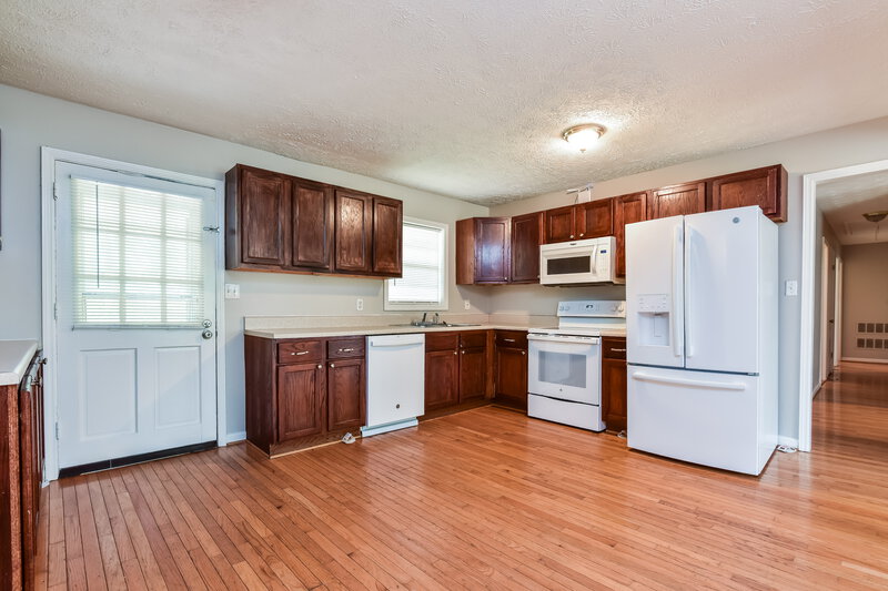1,810/Mo, 160 Swan Lake Drive Stockbridge, GA 30281 Kitchen View 4