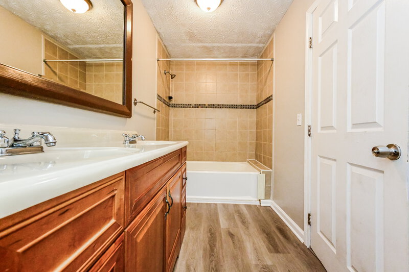 1,860/Mo, 160 Swan Lake Drive Stockbridge, GA 30281 Main Bathroom View 2
