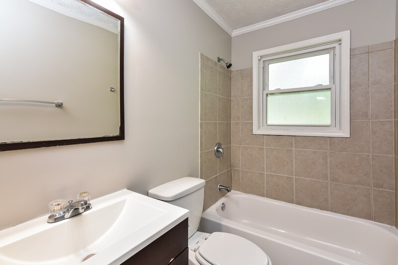 1,810/Mo, 160 Swan Lake Drive Stockbridge, GA 30281 Main Bathroom View