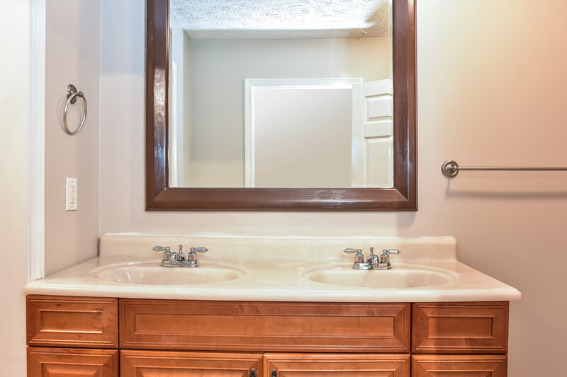 1,810/Mo, 160 Swan Lake Drive Stockbridge, GA 30281 Bathroom View