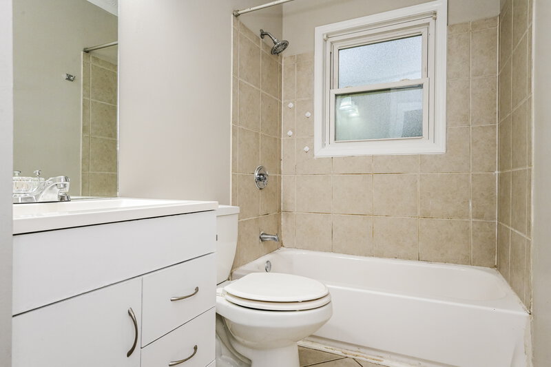 1,860/Mo, 160 Swan Lake Drive Stockbridge, GA 30281 Bathroom View