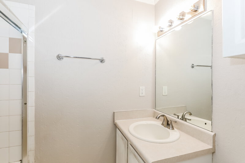 2,490/Mo, 403 Streamview Lane Stockbridge, GA 30281 Bathroom View 2