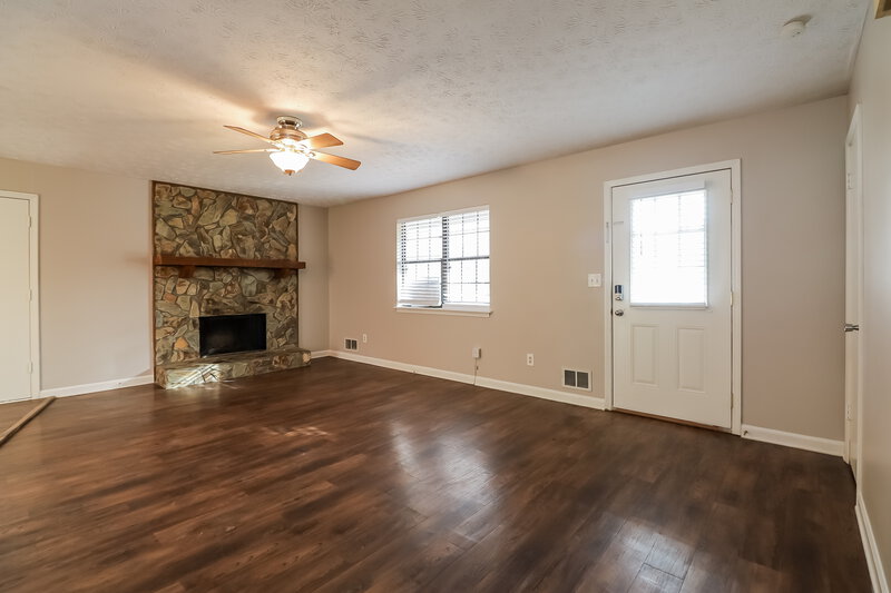 1,605/Mo, 80 Allison Court Stockbridge, GA 30281 Living Room View 2