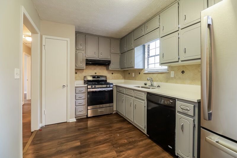 1,605/Mo, 80 Allison Court Stockbridge, GA 30281 Kitchen View