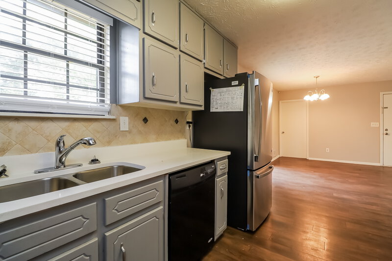 1,605/Mo, 80 Allison Court Stockbridge, GA 30281 Kitchen View 2