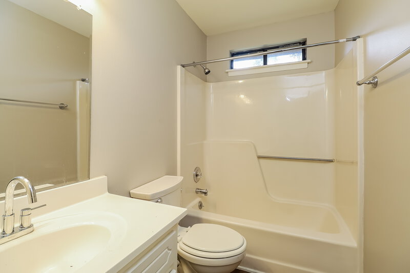 1,605/Mo, 80 Allison Court Stockbridge, GA 30281 Main Bathroom View