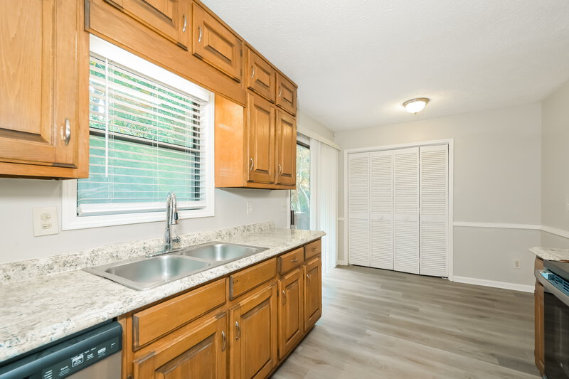 1,985/Mo, 3384 Sheree Trail Stone Mountain, GA 30087 Kitchen View