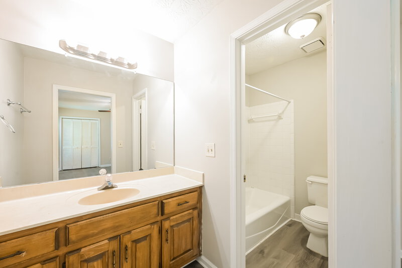 1,985/Mo, 3384 Sheree Trail Stone Mountain, GA 30087 Main Bathroom View