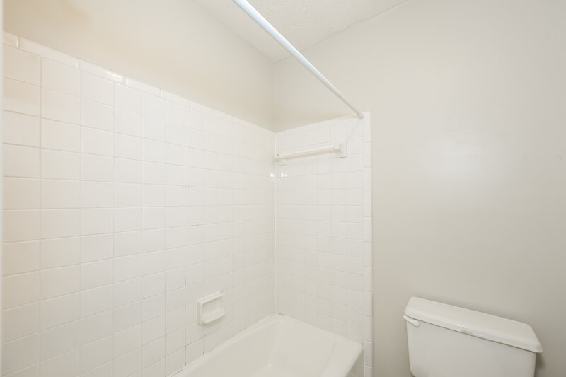 1,985/Mo, 3384 Sheree Trail Stone Mountain, GA 30087 Main Bathroom View 2