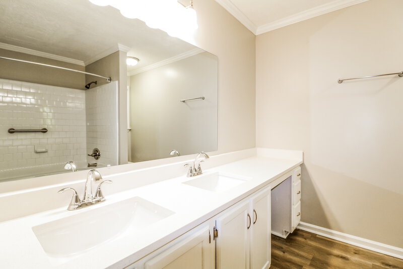 2,120/Mo, 235 Grayland Creek Dr Lawrenceville, GA 30046 Main Bathroom View