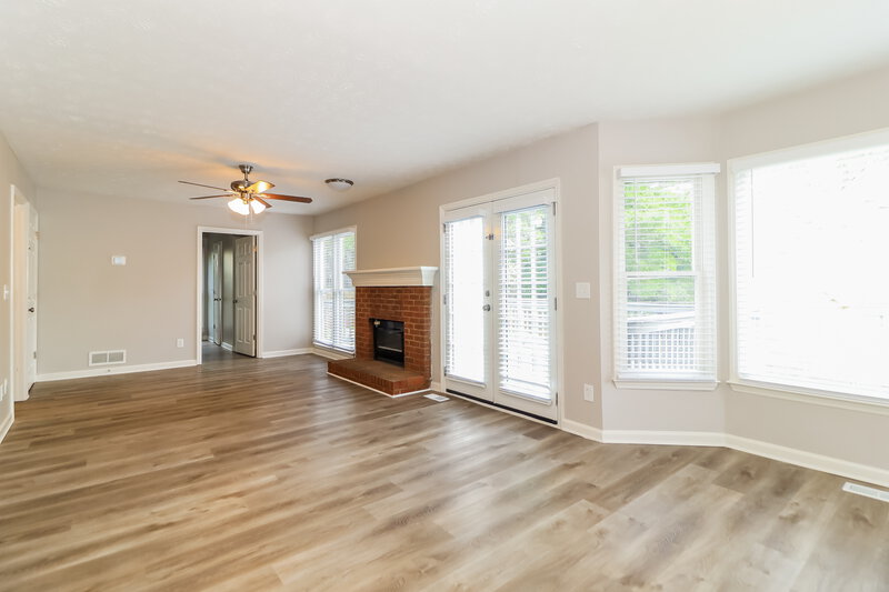 2,175/Mo, 1364 Yorktown Dr Lawrenceville, GA 30043 Living Room View