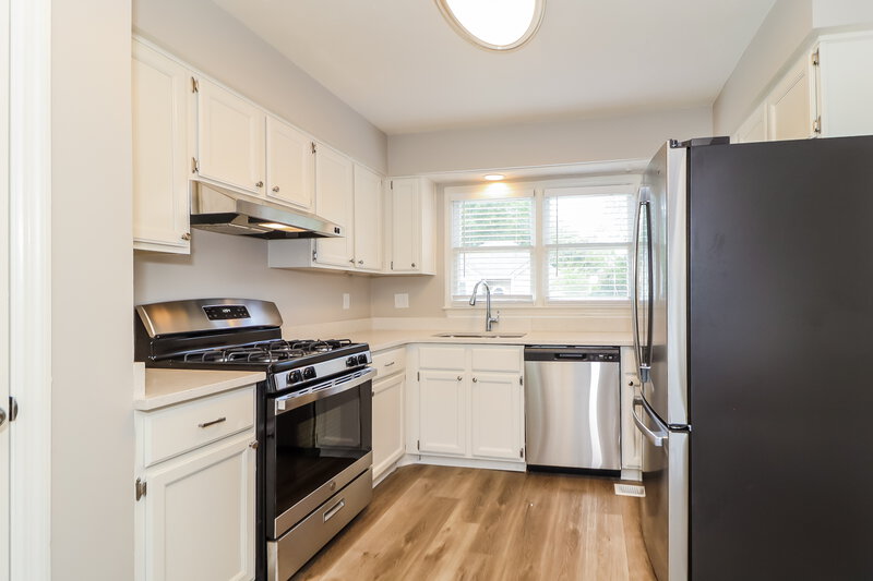 2,175/Mo, 1364 Yorktown Dr Lawrenceville, GA 30043 Kitchen View 2