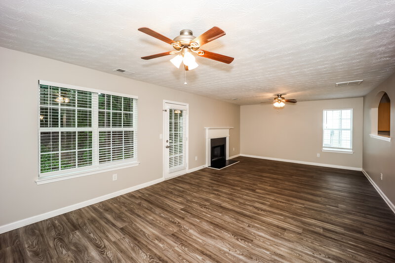 2,010/Mo, 11264 James Madison Dr Hampton, GA 30228 Living Room View
