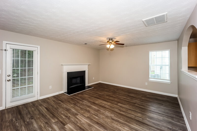 2,010/Mo, 11264 James Madison Dr Hampton, GA 30228 Living Room View 3