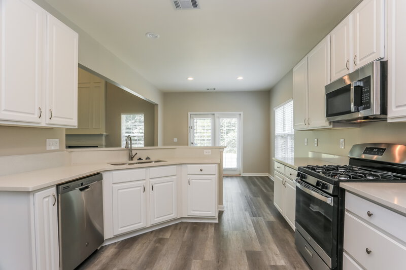 2,650/Mo, 555 Creek Valley Ct Stockbridge, GA 30281 Kitchen View