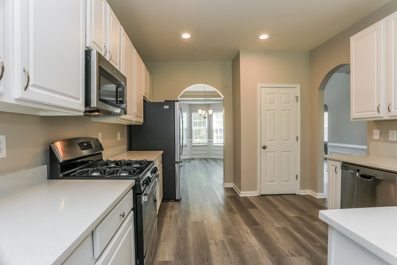 2,650/Mo, 555 Creek Valley Ct Stockbridge, GA 30281 Kitchen View 2