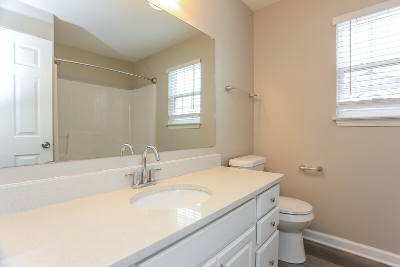 2,650/Mo, 555 Creek Valley Ct Stockbridge, GA 30281 Main Bathroom View