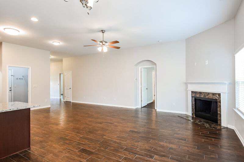 2,160/Mo, 165 Renford Rd Ball Ground, GA 30107 Living Room View