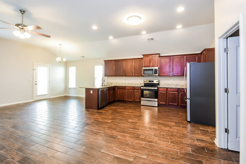 2,160/Mo, 165 Renford Rd Ball Ground, GA 30107 Living Room View 2