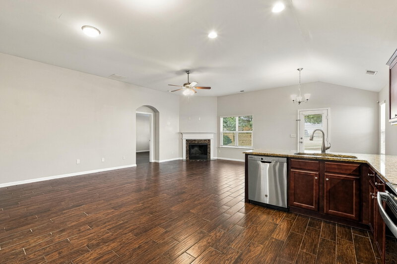 2,180/Mo, 165 Renford Rd Ball Ground, GA 30107 Living Room View 2