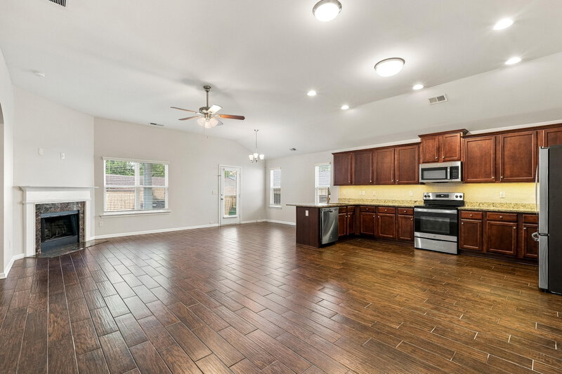 2,180/Mo, 165 Renford Rd Ball Ground, GA 30107 Living Room View 3