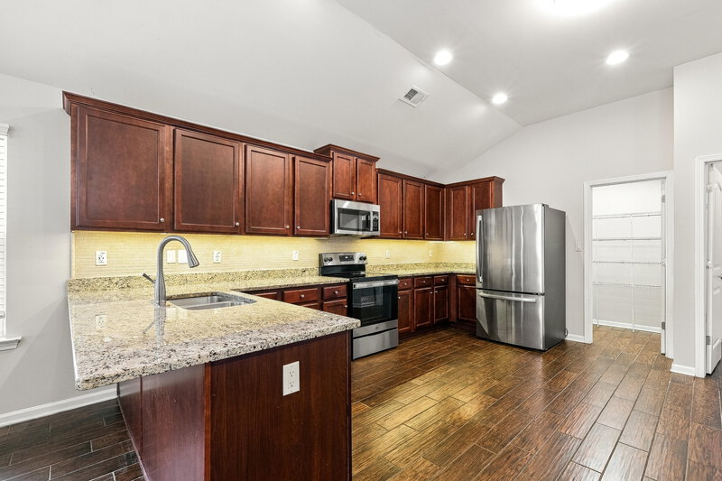 2,180/Mo, 165 Renford Rd Ball Ground, GA 30107 Kitchen View