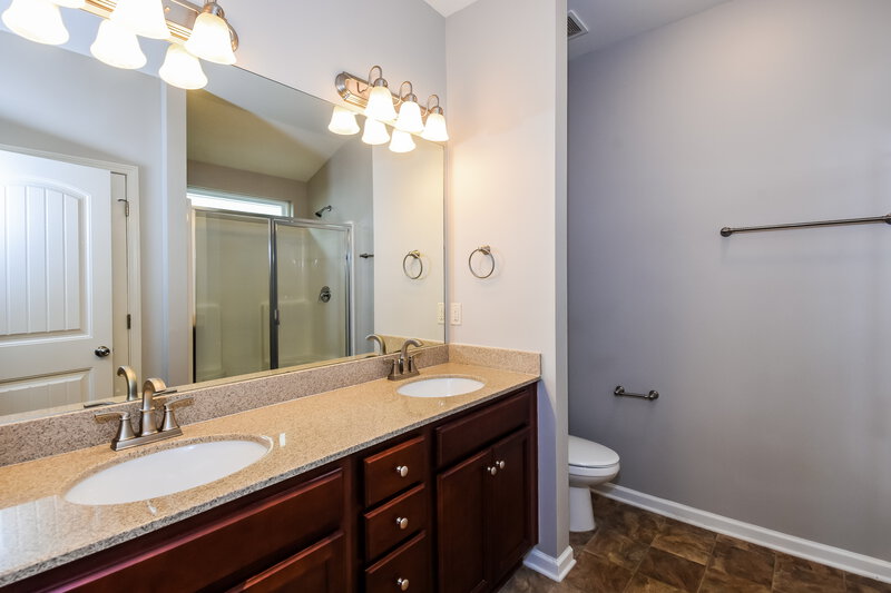 2,160/Mo, 165 Renford Rd Ball Ground, GA 30107 Main Bathroom View