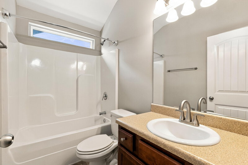 2,180/Mo, 165 Renford Rd Ball Ground, GA 30107 Bathroom View