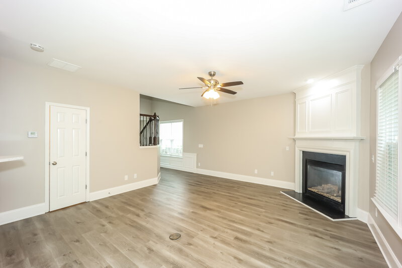 2,210/Mo, 3283 Welmingham Dr SW Atlanta, GA 30331 Living Room View 3