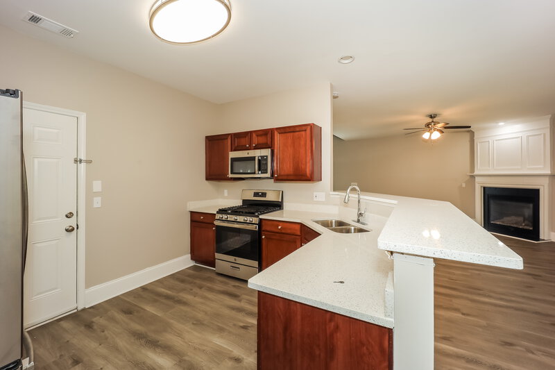 2,210/Mo, 3283 Welmingham Dr SW Atlanta, GA 30331 Kitchen View