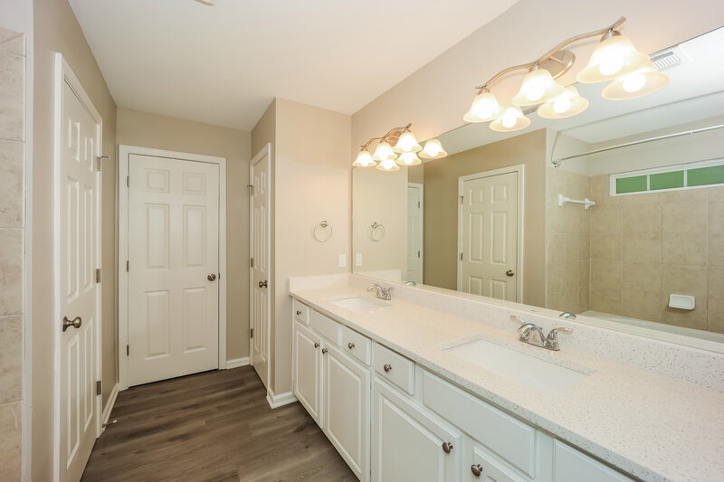 2,210/Mo, 3283 Welmingham Dr SW Atlanta, GA 30331 Main Bathroom View
