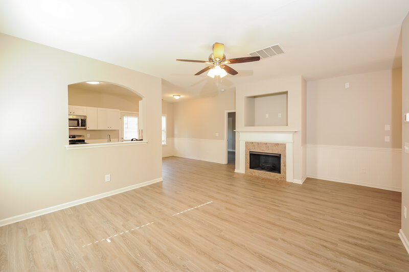 2,010/Mo, 78 Howard Ave Nw Cartersville, GA 30121 Living Room View