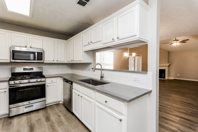 2,040/Mo, 4770 Millbank Court NW Acworth, GA 30102 Kitchen View 2