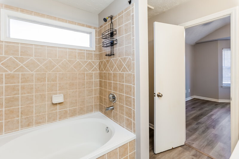2,040/Mo, 4770 Millbank Court NW Acworth, GA 30102 Main Bathroom View 2