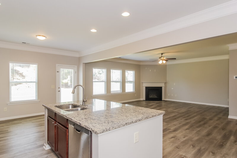 2,350/Mo, 65 Bollen Rdg Hiram, GA 30141 Kitchen View 2