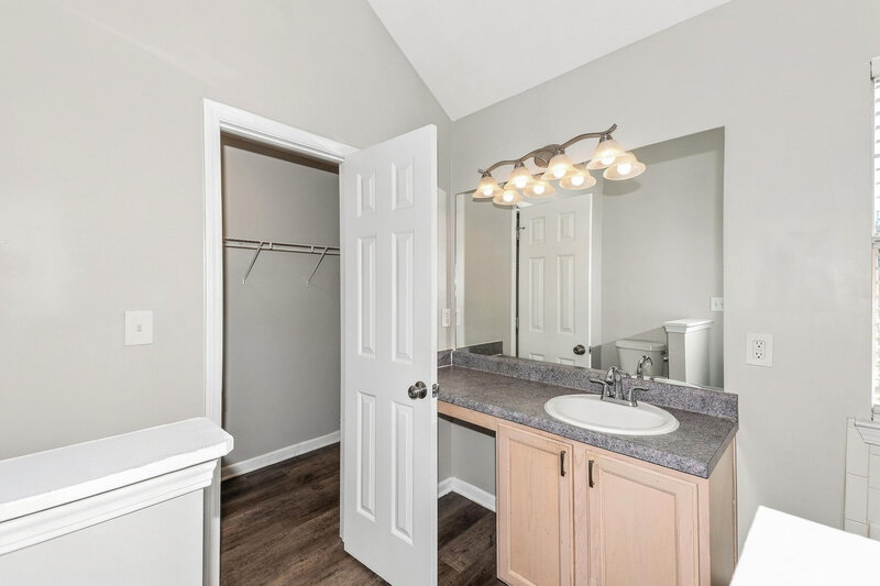 2,180/Mo, 2098 SUGAR CREEK FALLS Court SE Atlanta, GA 30316 Primary Bathroom View 2