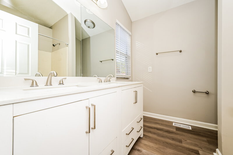 1,960/Mo, 2575 Stardust Trl Decatur, GA 30034 Main Bathroom View