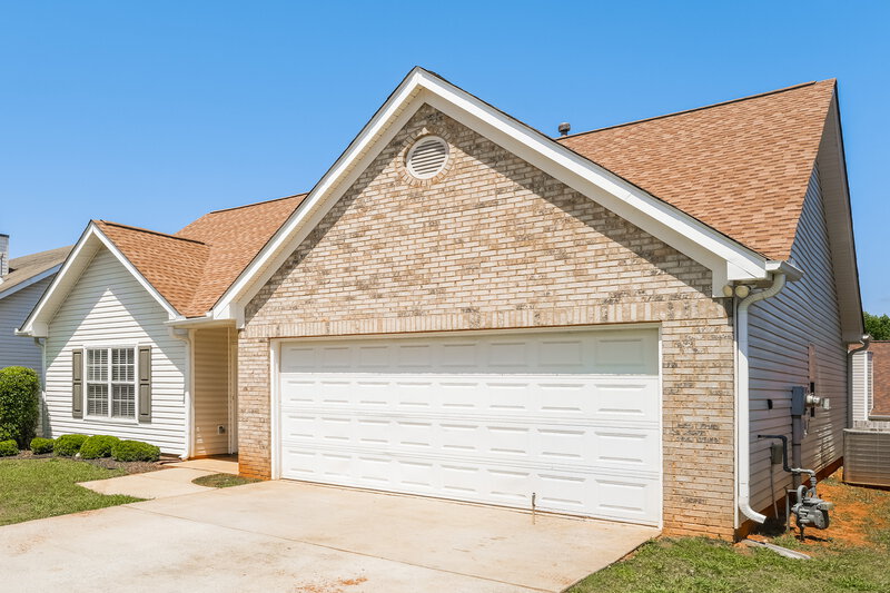 0/Mo, 25 Collins Trce Covington, GA 30016 Front View