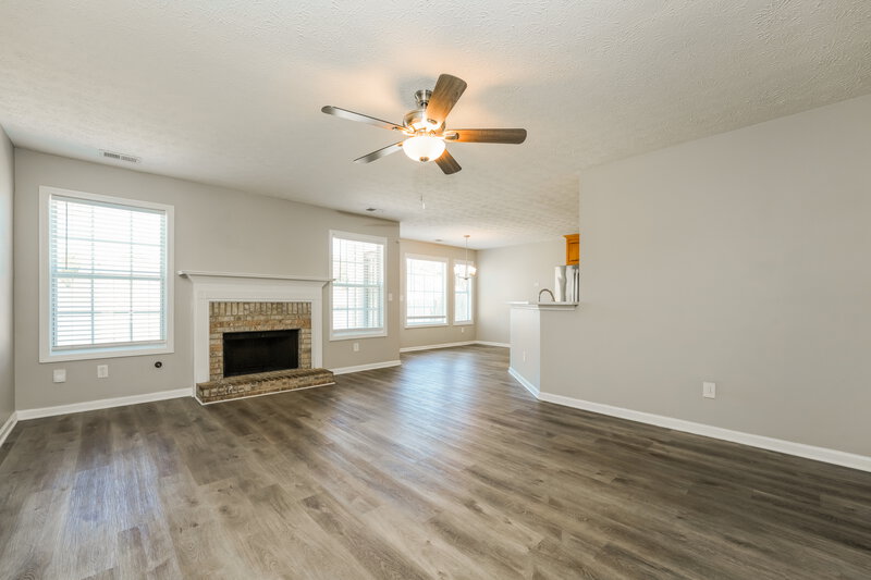 0/Mo, 25 Collins Trce Covington, GA 30016 Living Room View