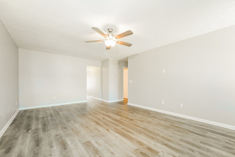 0/Mo, 25 Collins Trce Covington, GA 30016 Living Room View 2