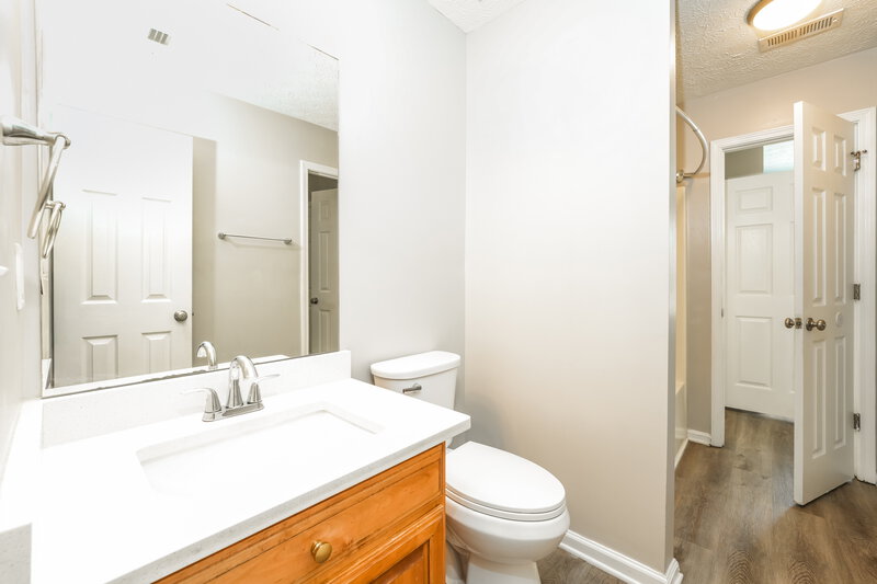 0/Mo, 25 Collins Trce Covington, GA 30016 Bathroom View