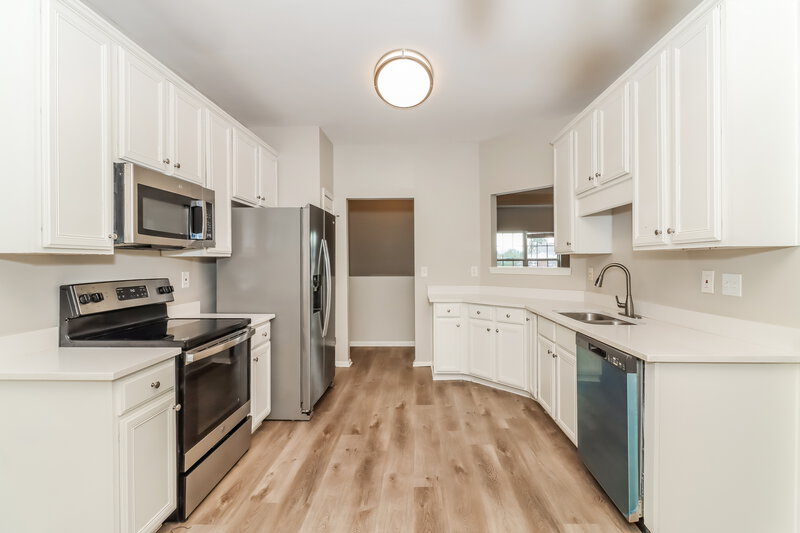 2,555/Mo, 450 Boxelder Rd Atlanta, GA 30349 Kitchen View